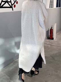 Ameri REVERSIBLE TWIN BOA COAT ホワイト Ameri（アメリ）の「REVERSIBLE TWIN BOA COAT（ムートンコート）」 - WEAR