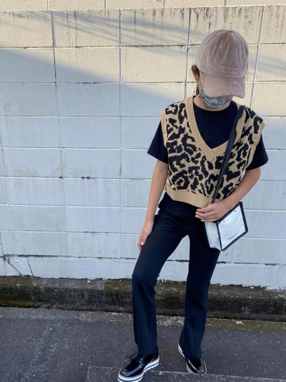 「ベスト、ZARA、秋服、シーン」｜「ZARAのアイテム（シューズ、ブラック系）」を使った、ちー×ふーさん（キッズ・150cm）の秋コーディネートの1枚目の写真