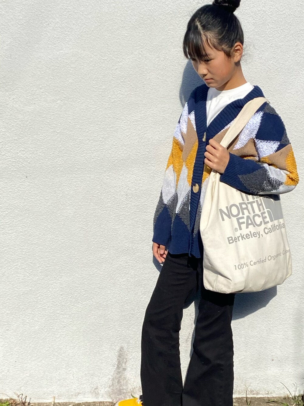 「アーガイル柄、カーディガン、フレアパンツ」｜「repipi armarioのカットジョーゼットフレアパンツ（その他パンツ、ブラック系）」を使った、ちー×ふーさん（キッズ・153cm）の冬コーディネートの1枚目の写真