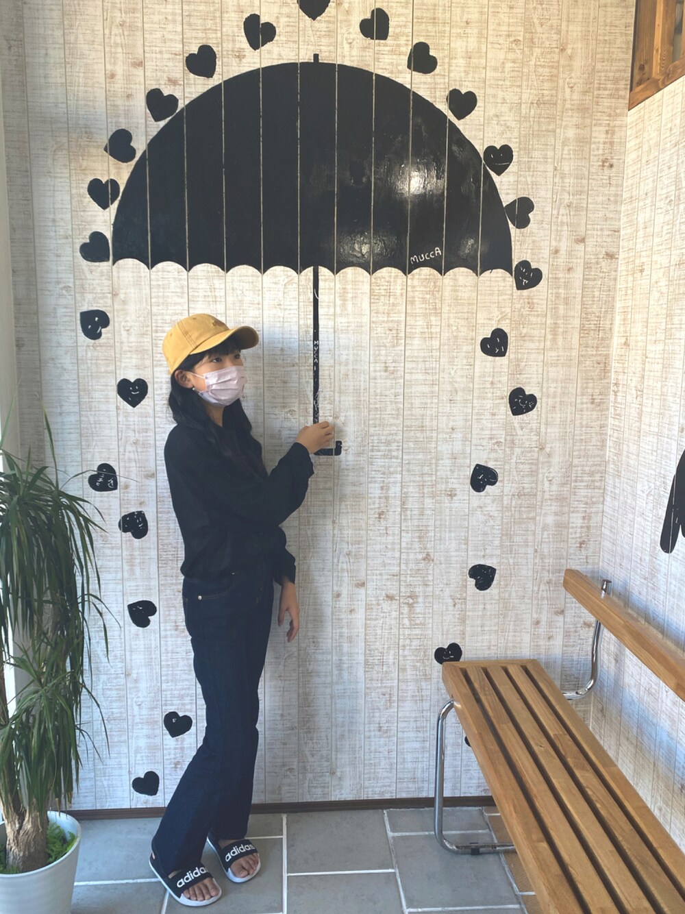 「フレアパンツ」｜「LOWRYS FARMのＣＯＮＥデニムフレアパンツ　218148（デニムパンツ、ブルー系）」を使った、ちー×ふーさん（キッズ・151cm）の秋コーディネートの1枚目の写真