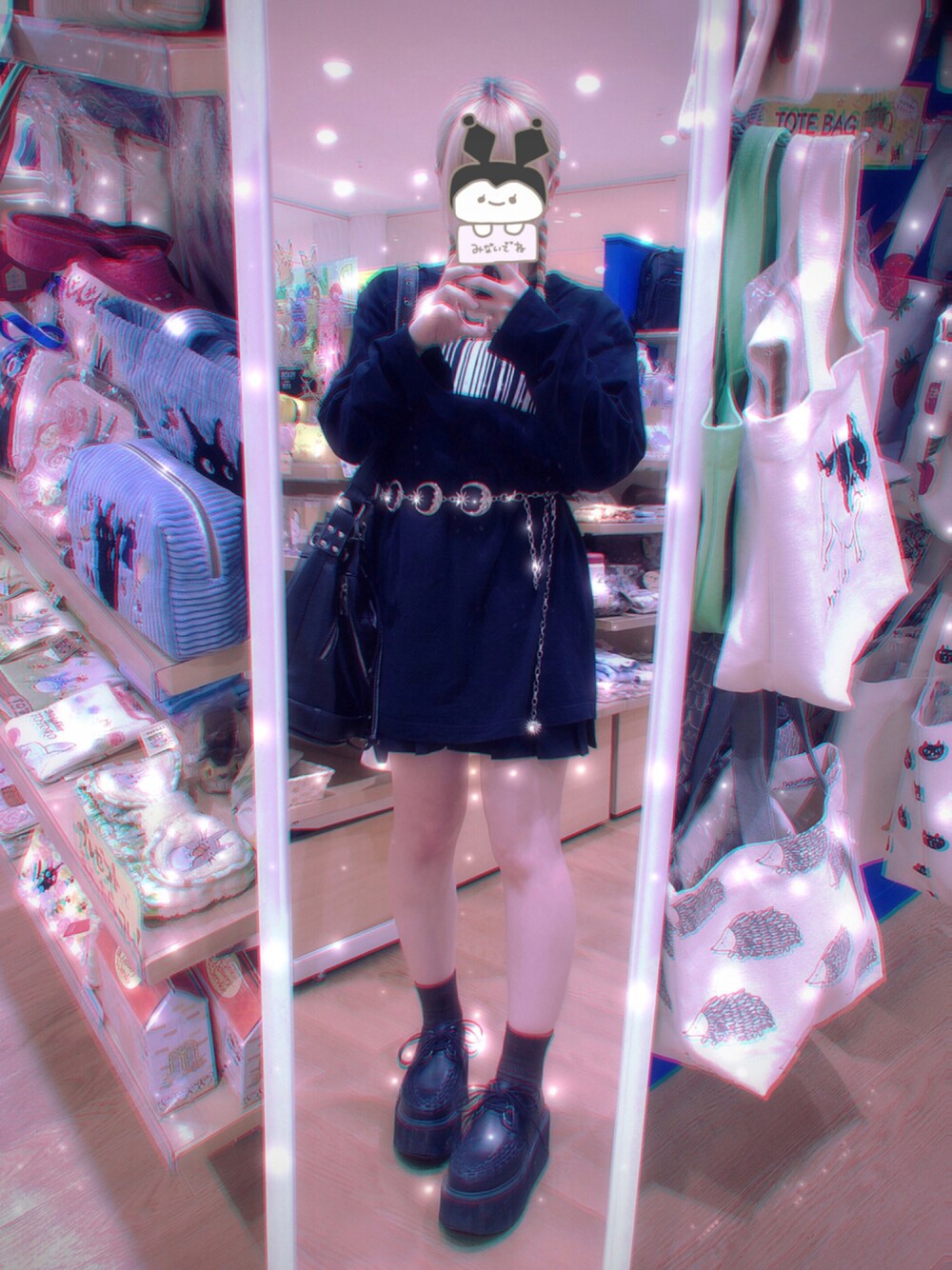 「スカート、カジュアル、ブラック、原宿、厚底シューズ、ootd、低身長コーデ、地雷」｜「FUNKYFRUITのアイテム（Tシャツ/カットソー、ブラック系）」を使った、🍙ﾁｬﾝさん（レディース・152cm）の秋コーディネートの1枚目の写真