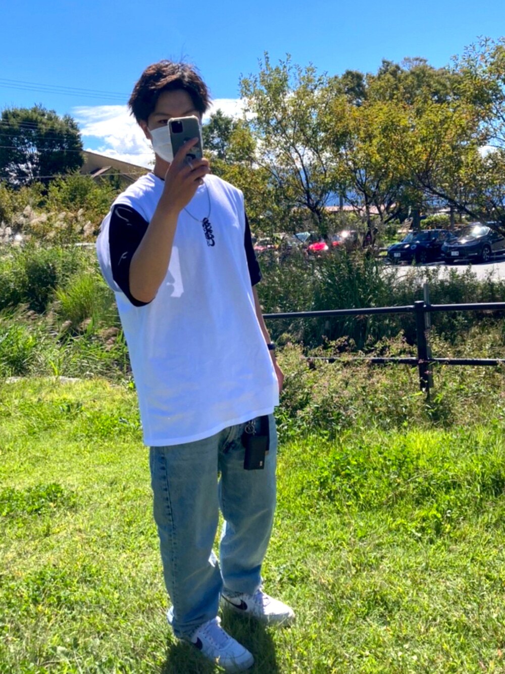 「ストリート、シンプルコーデ、ストリートコーデ、今日のコーデ、重ね着コーデ、おしゃれさんと繋がりたい、ファッションモデル、Tシャツ/カットソー、ファッションモデル目指してます、ファッションの力を信じよう、ストリートファッション、ストリート系」｜「GUのアイテム（デニムパンツ、ブルー系）」を使った、ひかるさん（メンズ・178cm）の秋コーディネートの1枚目の写真