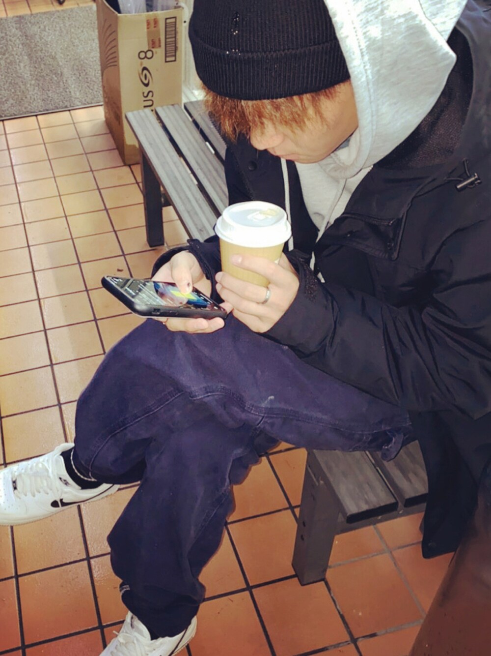 「冬コーデ、おしゃれさんと繋がりたい、ストリートコーデ、ストリート系、古着MIX」｜「Right-onのアイテム（ニットキャップ/ビーニー、ブラック系）」を使った、ひかるさん（メンズ・178cm）の秋コーディネートの1枚目の写真