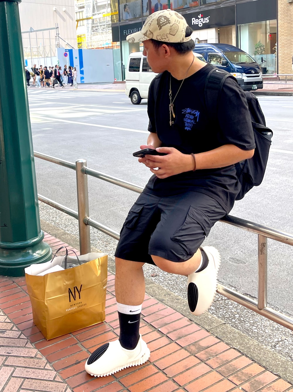 「ootd、夏、NIKE、kaws、HUMAN MADE、stussy、tady&king、Cody Sanderson、Dickies、GENEGG、NY」｜「HUMAN MADEのアイテム（キャップ、ホワイト系）」を使った、AJさん（メンズ・180cm）の秋コーディネートの1枚目の写真