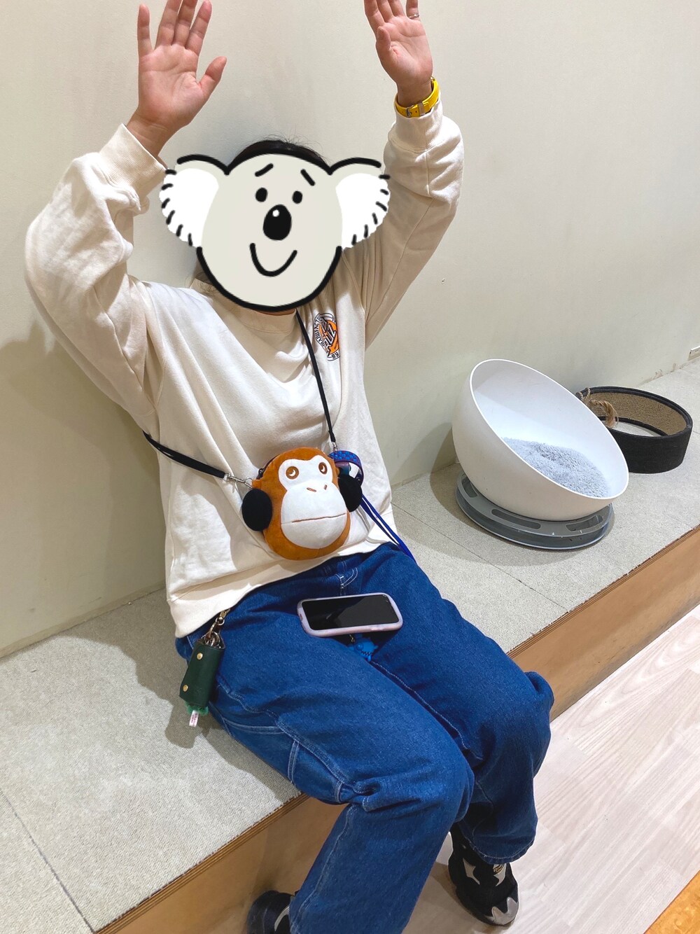 「ストリート、猿、サンタクルーズ、パーカー、トレーナー、ゆったり、デニム、SANTA CRUZ、キャラクター」｜「BABY-Gのアイテム（腕時計、イエロー系）」を使った、ちぇこさん（レディース・159cm）の秋コーディネートの1枚目の写真