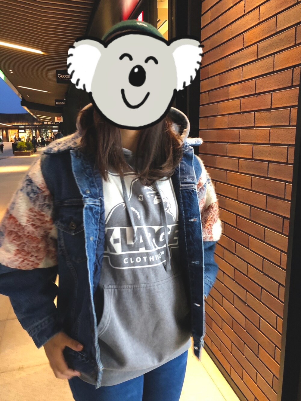 「ジージャン、ジージャン×パーカー、ジージャンコーデ、アメカジ、エクストララージ、パーカーコーデ、パーカー グレー、メンズコーデ」｜「XLARGEのアイテム（パーカー、シルバー系）」を使った、ちぇこさん（レディース・159cm）の冬コーディネートの1枚目の写真