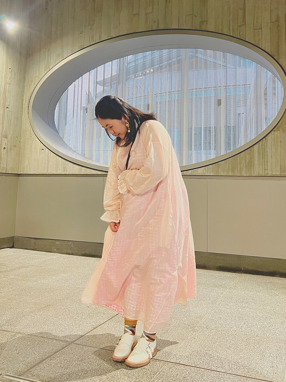 「春コーデ、春服コーデ、spring」｜「initialのアイテム（ローファー、ホワイト系）」を使った、Stephany Ipさん（レディース・158cm）の春コーディネートの1枚目の写真