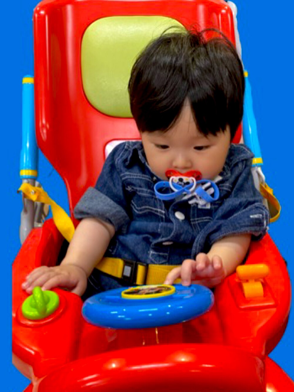 「つなぎ、１歳男の子」｜「Leeのアイテム（つなぎ/オールインワン、ブルー系）」を使った、KAI★AO☺︎さん（キッズ・80cm）の秋コーディネートの1枚目の写真