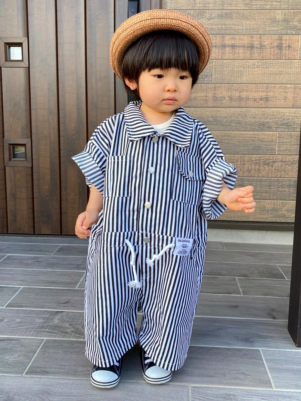 「オールインワン、ヒッコリー、DAISO、コンバース、ハイカットスニーカー、休日スタイル、カンカン帽、1歳9ヶ月、デカすぎシリーズ、シャボン玉、韓国子供服」｜「DAISOのDAISO 100円 キッズカンカン帽（帽子、ブラウン系）」を使った、KAI★AO☺︎さん（キッズ・80cm）の夏コーディネートの1枚目の写真