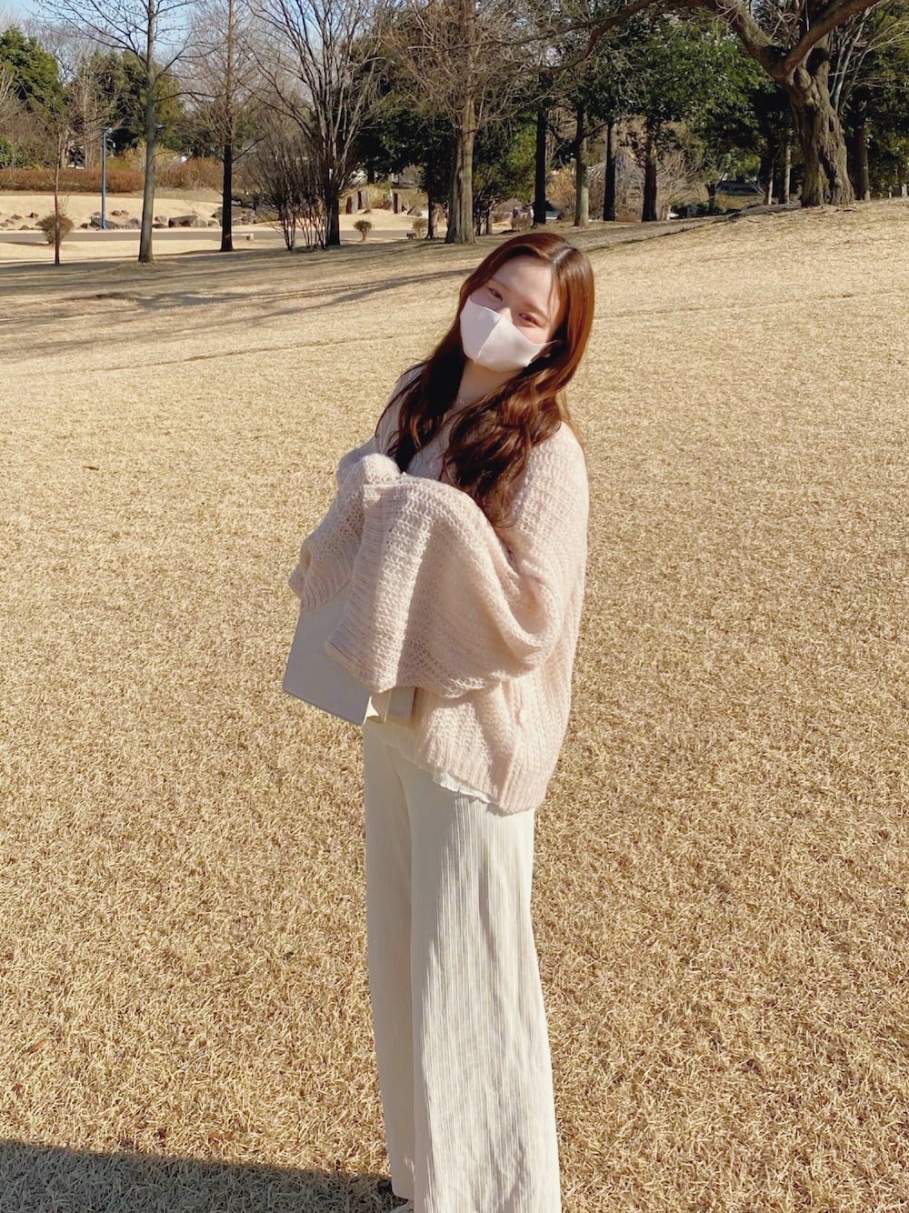 「ゆるコーデ、公園デート、ボリューム袖」｜「Chicoのバックあき透けニット/ざっくり編みニット（ニット/セーター、ピンク系）」を使った、_____keiさん（レディース・169cm）の夏コーディネートの1枚目の写真