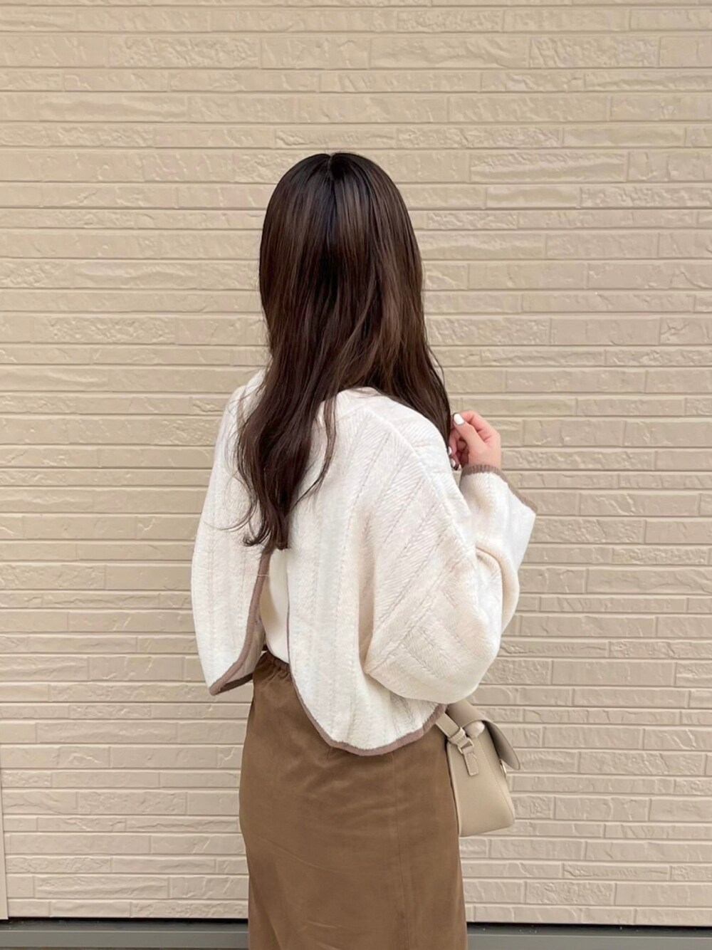 「秋冬コーデ、淡色コーデ、淡色女子」｜「Babの【WEB限定】バックラウンドバイカラーショートニット（ニット/セーター、ホワイト系）」を使った、_____keiさん（レディース・159cm）の秋コーディネートの1枚目の写真