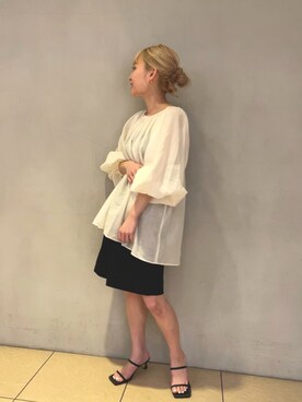 「URBAN RESEARCH（アーバンリサーチ）のラミーコットンペザントブラウス（Tシャツ/カットソー、ホワイト系）」を使った、河村初美さん（レディース）の夏コーディネート