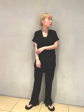 「URBAN RESEARCH（アーバンリサーチ）の針抜きリブノースリーブカットソー（Tシャツ/カットソー、ブラック系）」を使った、河村初美さん（レディース）の夏コーディネート