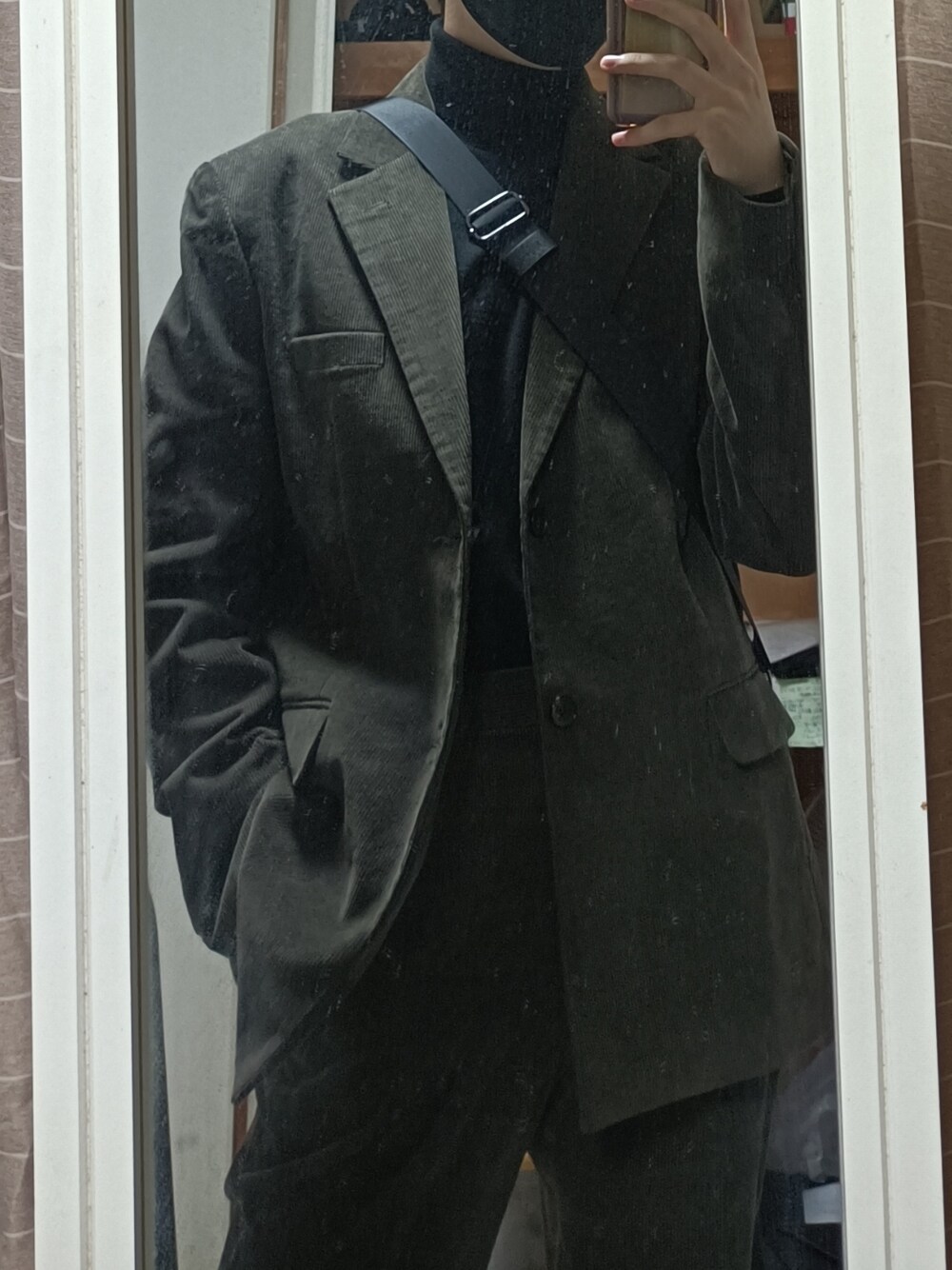 「UNIQLOのアイテム（Tシャツ/カットソー、ホワイト系）」を使った、🤓🫵さん（メンズ・176cm）の秋コーディネートの1枚目の写真