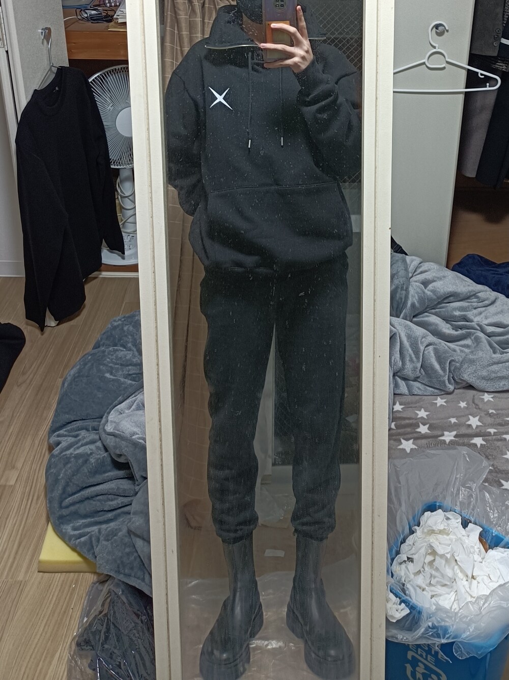 「utmostのアイテム（チェスターコート、ゴールド系）」を使った、🤓🫵さん（メンズ・176cm）の秋コーディネートの1枚目の写真