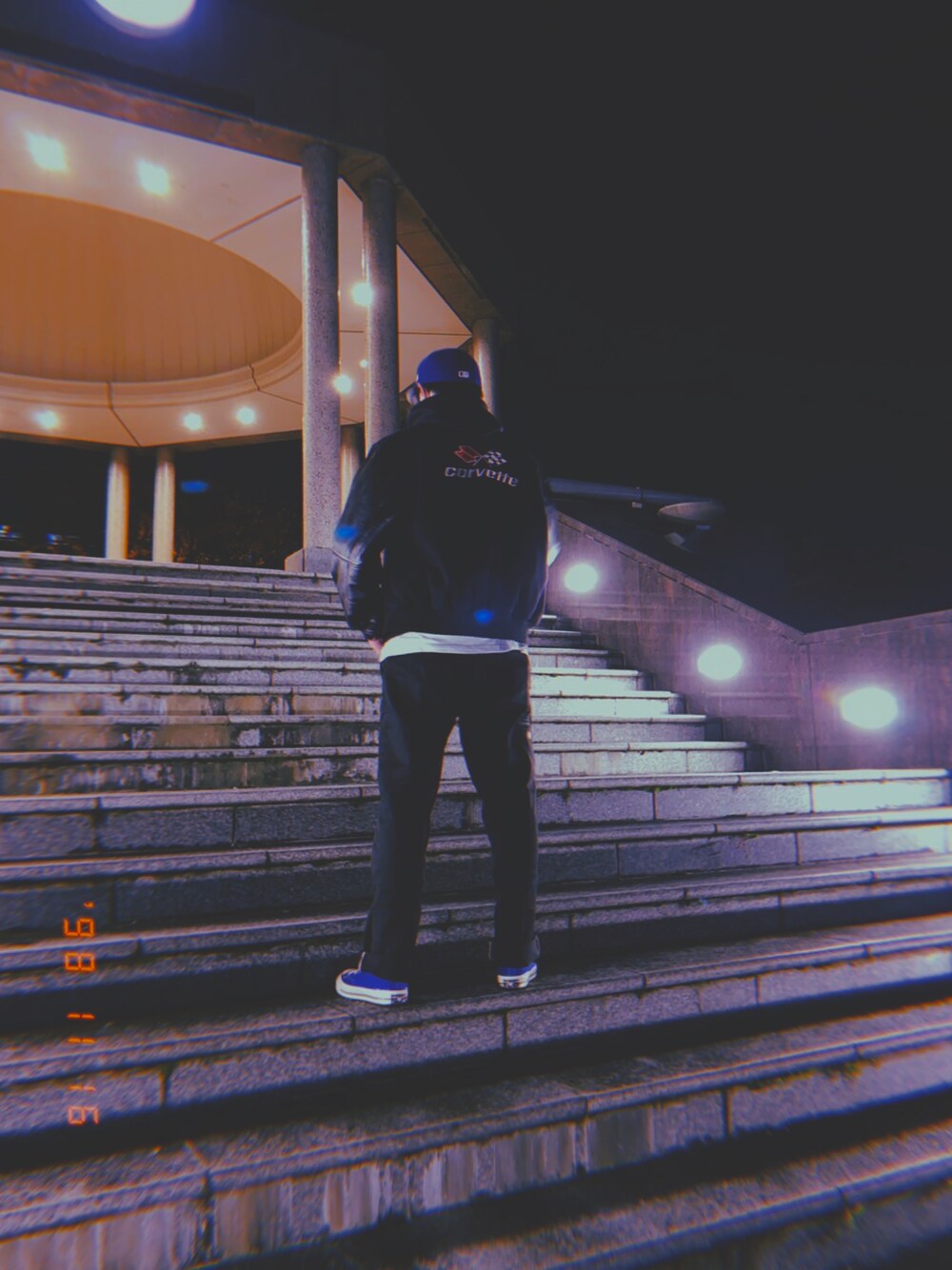 「秋冬コーデ、おしゃれさんと繋がりたい、古着好きな人と繋がりたい、古着女子、古着男子、古着、corvette、コンバース、converse、スタジャン、81teez、ディッキーズ(Dickies)、ニューエラ」｜「DickiesのDickies/ディッキーズ LOOSE FIT ダブルニー センタープレス ワークパンツ（チノパンツ、ブラック系）」を使った、やふさん（メンズ・181cm）の秋コーディネートの1枚目の写真
