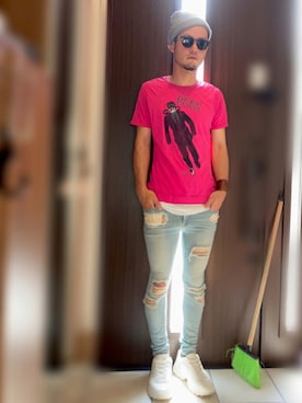 トップスを使った ショッキングピンク の人気ファッションコーディネート Wear