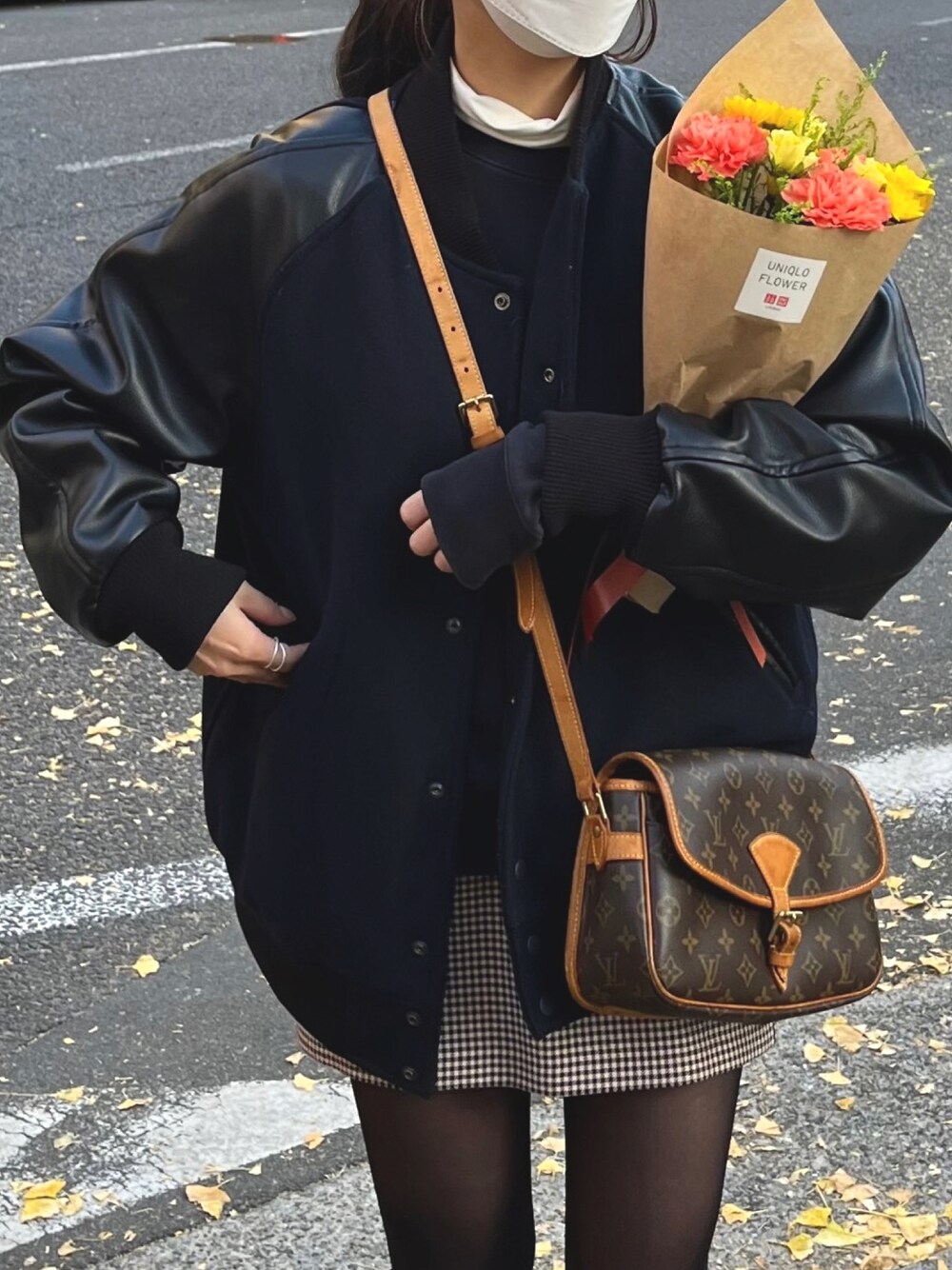 「ユニクロ、UNIQLO、スタジャン、ZARA、ザラ、スカート、秋コーデ、未来のWEARISTAプロジェクト」｜「UNIQLOのアイテム（スタジャン、ブラック系）」を使った、yumさん（レディース・165cm）の秋コーディネートの1枚目の写真