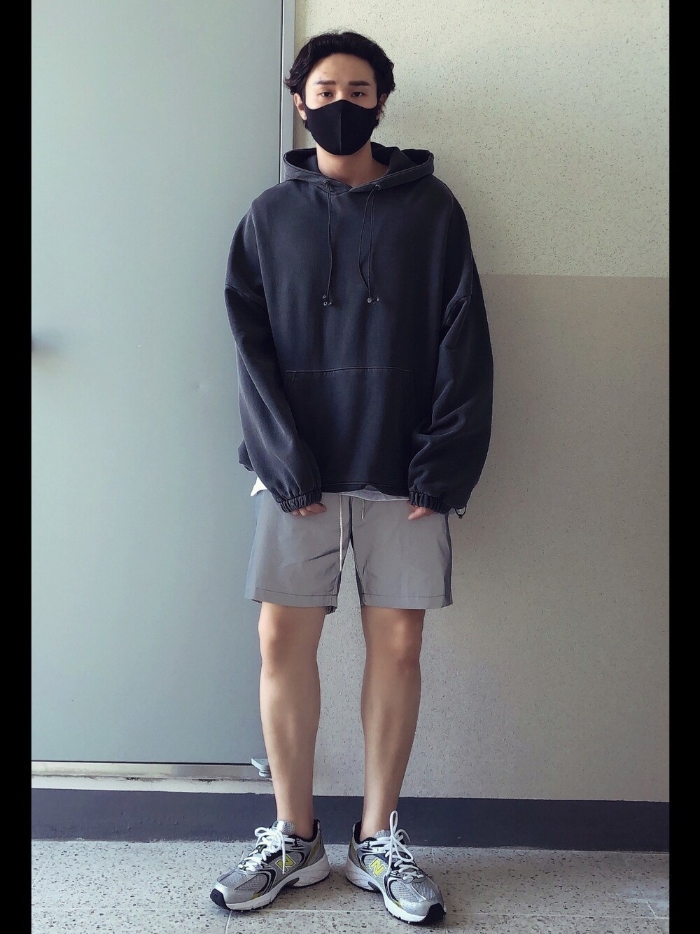 「holiday」｜「@ jangdaehariのアイテム（その他、その他）」を使った、jangdaehari 🇰🇷 さん（メンズ・170cm）の秋コーディネートの1枚目の写真