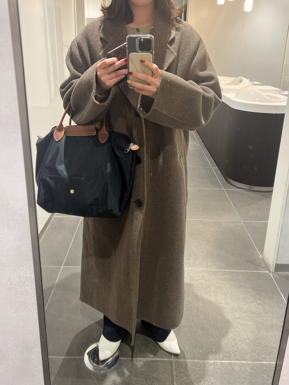 「ロングコート、ブラウン、コート、パンプス」｜「TODAYFULのWool Over Coat（ステンカラーコート、ブラウン系）」を使った、m.さん（レディース・160cm）の冬コーディネートの1枚目の写真