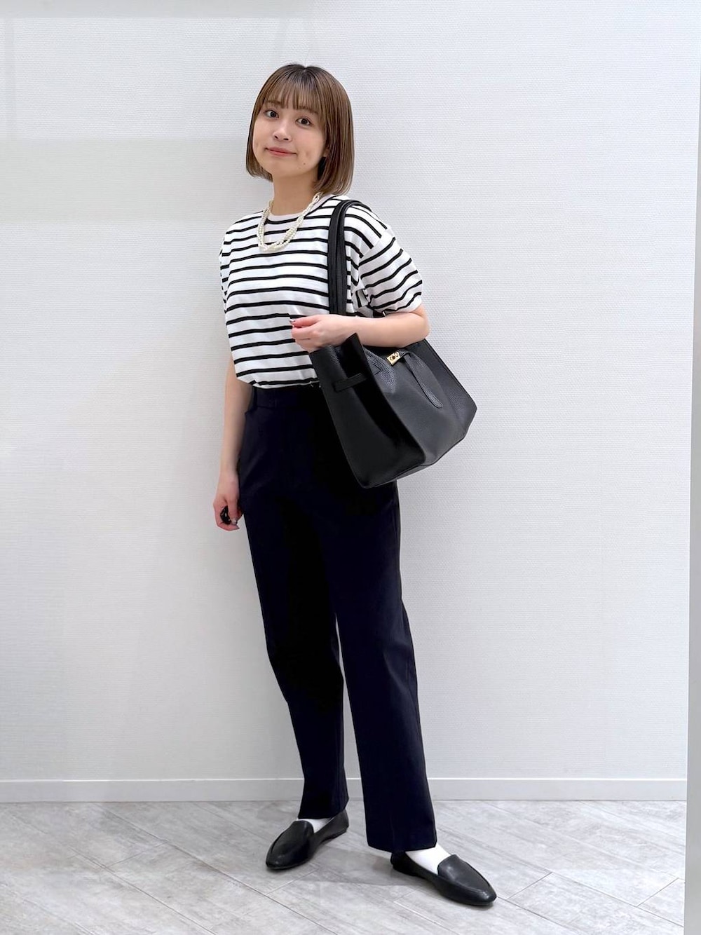 「着痩せ、スゴラクシリーズ_GLOBAL WORK、パンツ、体型カバー、きれいめ、ゆったり、Play九州_GLOBAL WORK、着痩せ・細見え、GLOBAL WORK、夏コーデ、春コーデ、ニット、テーパードパンツ」｜「GLOBAL WORKのらくっション踏めるバブーシュ/136007（その他シューズ、ブラック系）」を使った、mnk1018さん（レディース・158cm）の春コーディネートの1枚目の写真