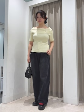 「SENSE OF PLACE by URBAN RESEARCH(センスオブプレイスバイアーバンリサーチ)の『洗濯可』メタルボタンオフショルリブセーター(ニット/セーター、イエロー系)」を使った、はなさん(レディース・163cm)の春コーディネート