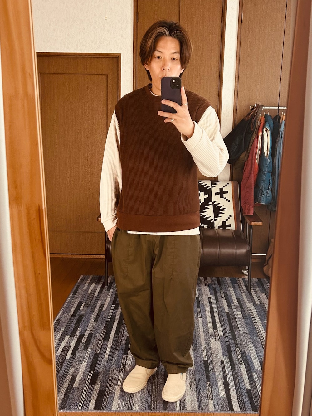 「古着MIX、古着、春コーデ、いいね、save、フォローお願いします🤑、大人カジュアル、ベスト、休日スタイル、おしゃれさんと繋がりたい」｜「PLUS ONEのアイテム（ベスト、ブラウン系）」を使った、TSUCKTさん（骨格ストレート・メンズ・170cm）の春コーディネートの1枚目の写真