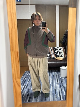 「アイテム（スリッポン）」を使った、TSUCKTさん（メンズ・170cm）の秋コーディネート