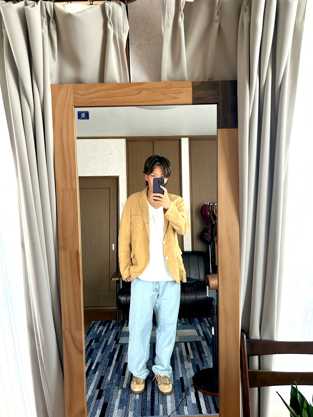 「秋コーデ、ジャケット、スニーカー、GU、BEAMS、キレイめカジュアル、お洒落さんとつながりたい、トレンド、古着MIX、30代コーデ」｜「GUのアイテム（タンクトップ、ホワイト系）」を使った、TSUCKTさん（骨格ナチュラル・メンズ・170cm）の秋コーディネートの1枚目の写真