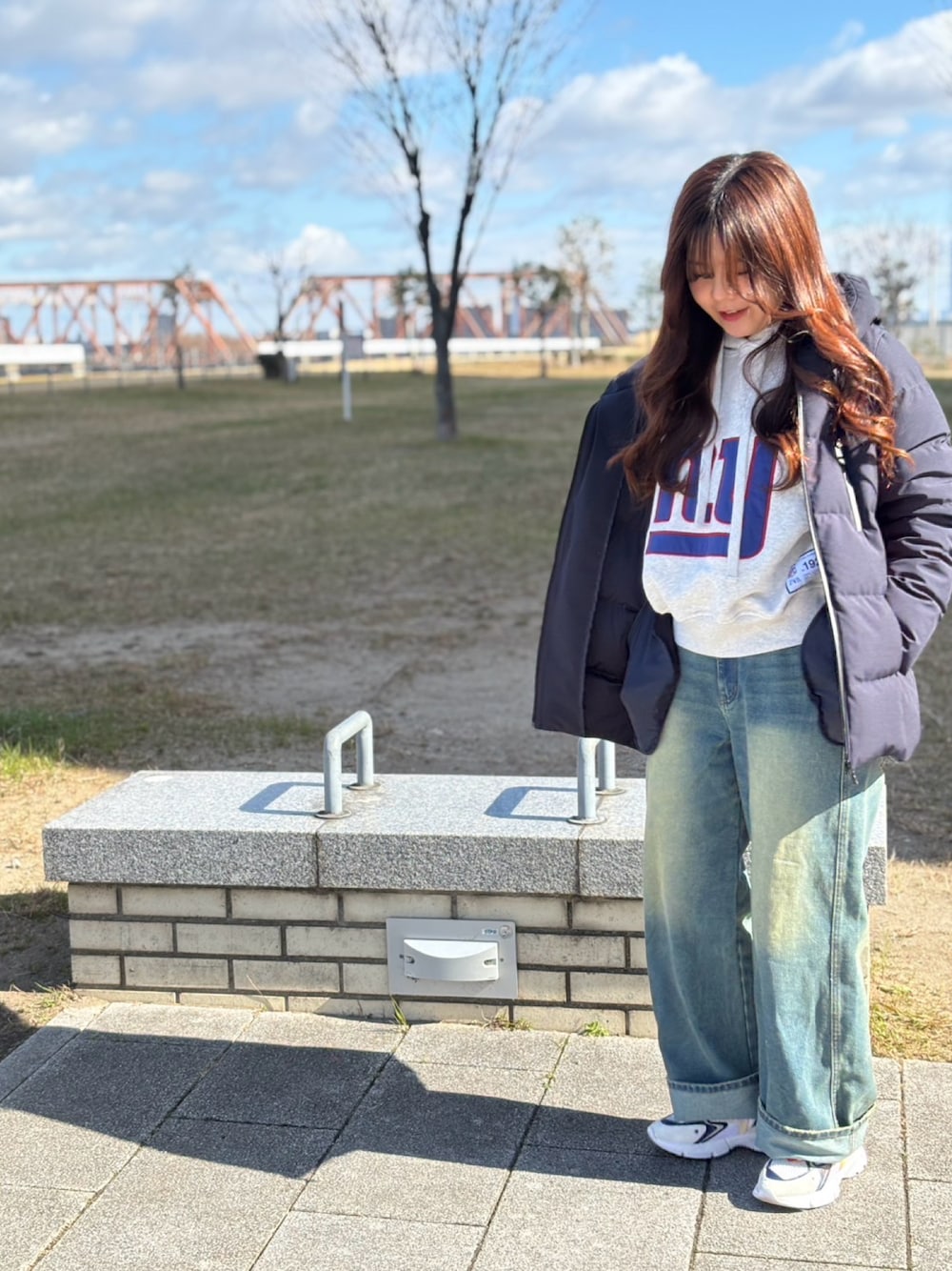 「WEGOのアイテム（デニムパンツ、ブルー系）」を使った、りたんさん（骨格ウェーブ・レディース・153cm）の冬コーディネートの1枚目の写真