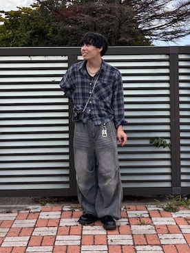 「Chikashitsu +（チカシツプラス）の【Chikashitsu＋】cropped linen check shirt / 【チカシツプラス】クロップドリネンチェック長袖シャツ（シャツ/ブラウス）」を使った、nejiさん（メンズ・165cm）の夏コーディネート