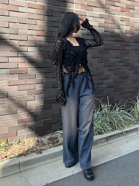 「EMODA（エモダ）のドットラッフルフリルクロップトップ（Tシャツ/カットソー、ブラック系）」を使った、栗原あいりさん（レディース・161cm）の春コーディネート