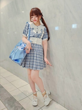「axes femme POETIQUE（アクシーズファムポエティック）のバイカラードッキングミニＯＰ（ワンピース）」を使った、axes_staff_kurumiさん（レディース・159cm・20代）の夏コーディネート