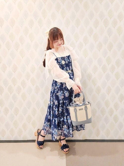 ネモフィラ柄フリル付きワンピース 新品タグ付き ネモフィラ柄フリル付きワンピース 新品タグ付き