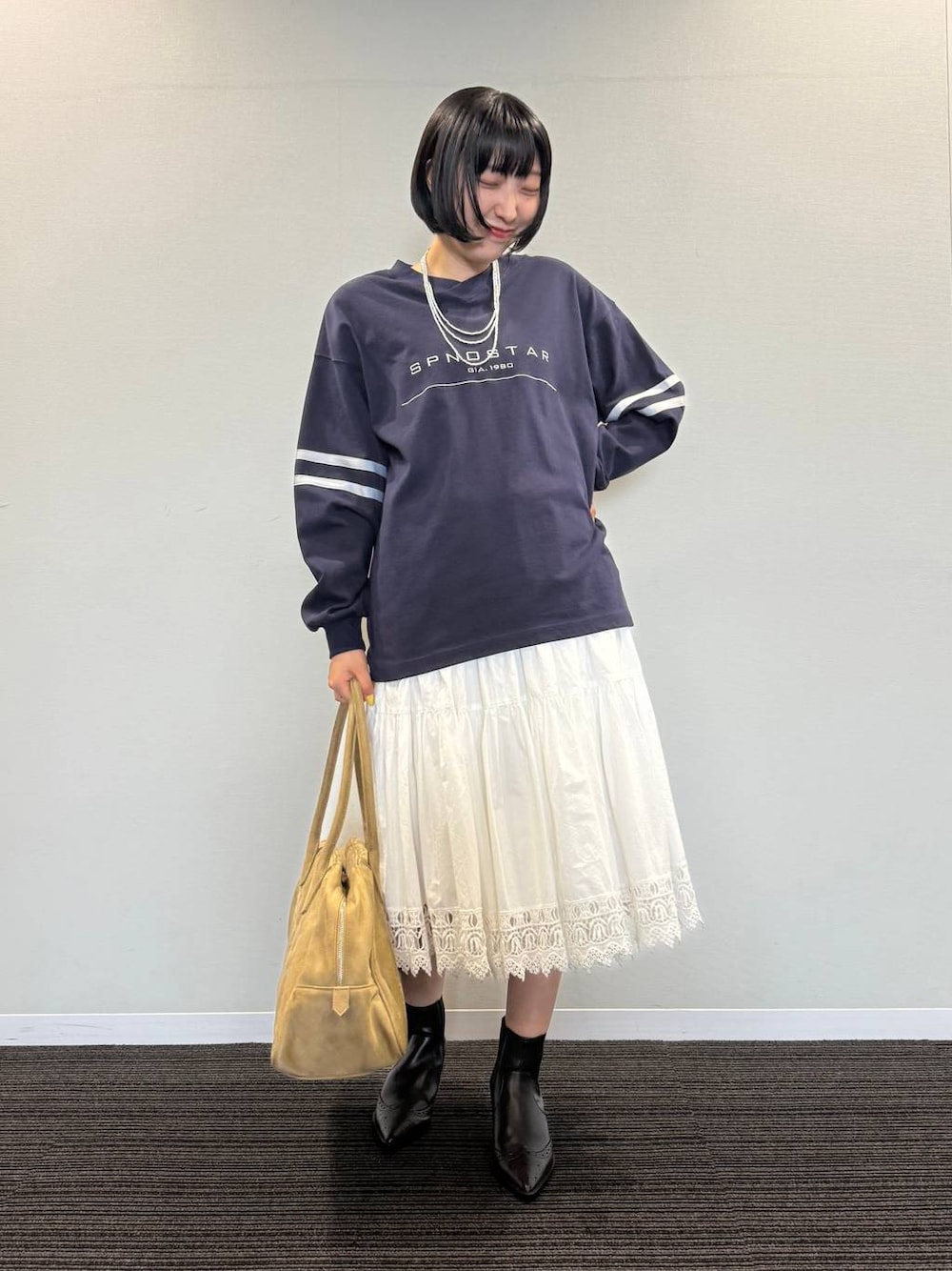 「eL」｜「eLの【eL】Large Boston Bag/288120（ショルダーバッグ、ベージュ系）」を使った、マリンさん（レディース・160cm）の夏コーディネートの1枚目の写真