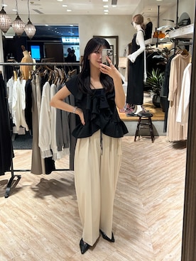 「CAPRICIEUX LE'MAGE（カプリシューレマージュ）のフリルカラーブラウス（シャツ/ブラウス、ブラック系）」を使った、eba_lemageさん（レディース・159cm）の春コーディネート