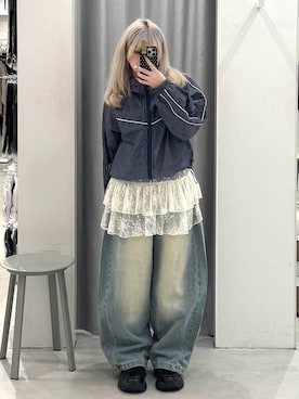 「3.3 Field Trip （3.3フィールドトリップ）の3.3 Field Trip／サイドタックデニム（デニムパンツ、ブルー系）」を使った、あすかさん（レディース）の春コーディネート