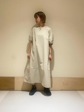「EKAL（エカル）の『UR TECH』ナイロンタッサーワンピース（ワンピース、ベージュ系）」を使った、sasakiさん（レディース・165cm）の春コーディネート