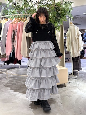 「w closet（ダブルクローゼット）の【6色展開】フリルティアードジャンパースカート/ワンピース（ジャンパースカート、ブラック系）」を使った、みうさん（レディース・152cm）の春コーディネート