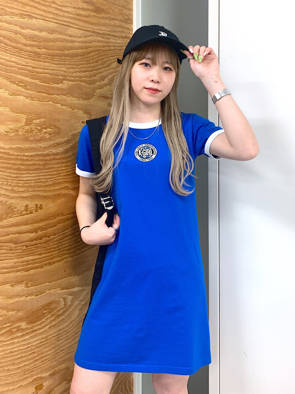 「x-girl、x-girl_ootd、エックスガール、ワンピース、ストリートコーデ、夏コーデ、夏、Tワンピース、カラーコーデ、キャップ」｜「X-girlのEMBLEM 6PANEL CAP（キャップ、ブラック系）」を使った、古内 麻衣さん（レディース・157cm）の春コーディネートの1枚目の写真