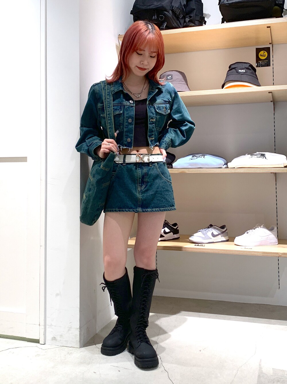 「x-girl、x-girl_ootd、X-girl _ootd、デニムジャケット、デニムスカート、セットアップ、春コーデ、ロングブーツ、人気アイテム」｜「X-girlのOVERDYED DENIM JACKET（デニムジャケット、ブルー系）」を使った、古内 麻衣さん（レディース・157cm）の春コーディネートの1枚目の写真
