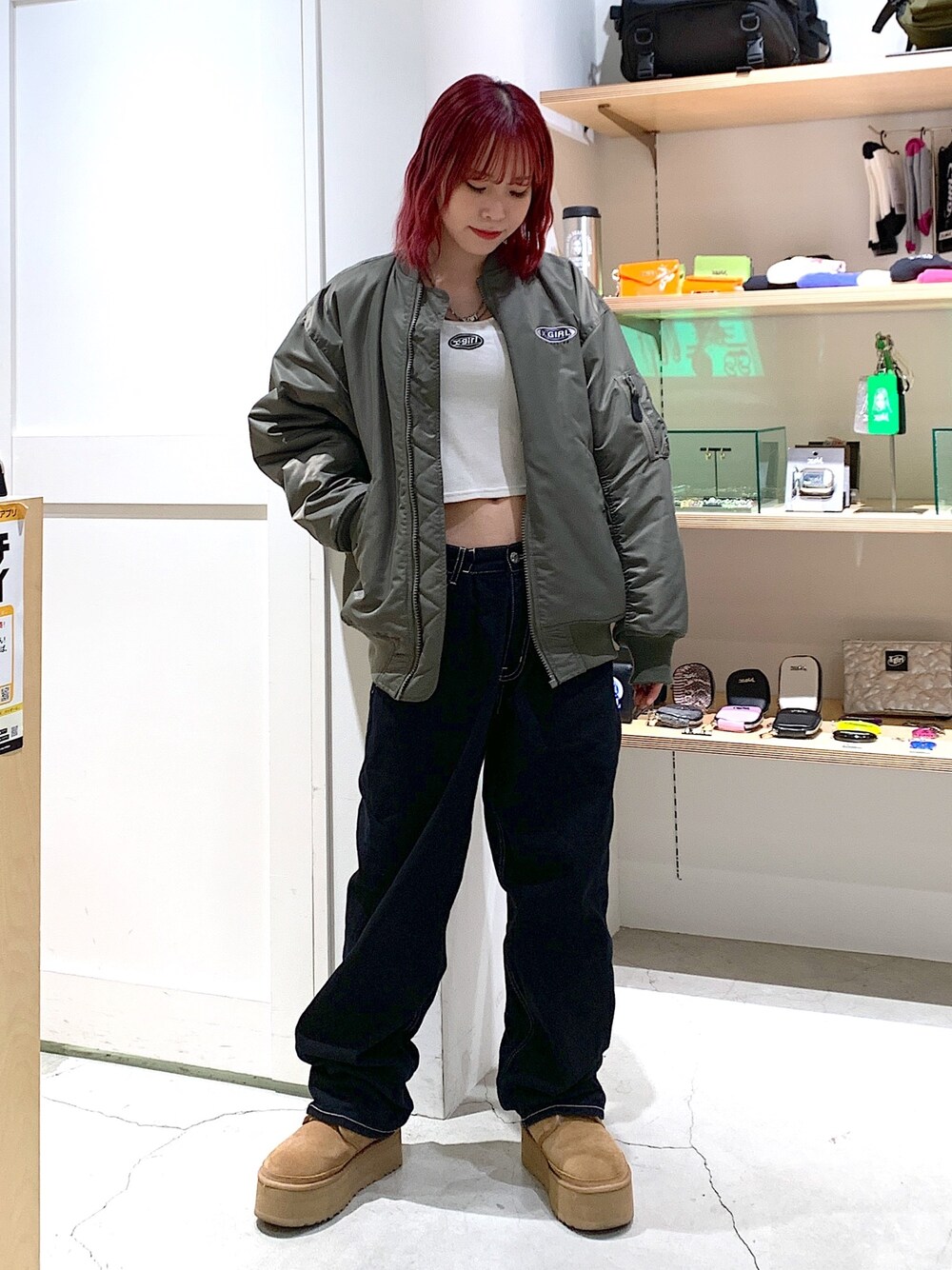 「x-girl、x-girl_ootd、X-girl _ootd、冬コーデ、ストリートコーデ、MA-1、リバーシブルジャケット、タンクトップ、テーパードパンツ、定番パンツ」｜「X-girlのMA-1 JACKET（MA-1、グリーン系）」を使った、古内 麻衣さん（レディース・157cm）の冬コーディネートの1枚目の写真