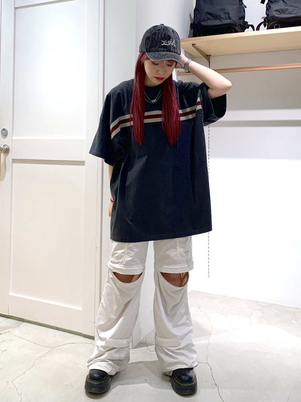 「エックスガール、x-girl、x-girl_ootd、キャップ、カーゴパンツ、Tドレス、ストリートコーデ」｜「X-girlのCHEMICAL WASH CAP（キャップ、ブラック系）」を使った、古内 麻衣さん（レディース・157cm）の夏コーディネートの1枚目の写真
