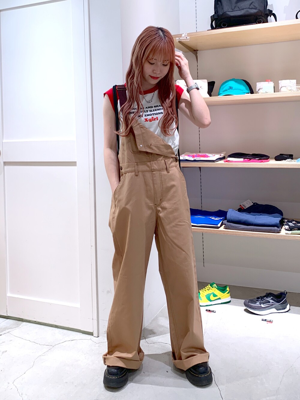 「エックスガール、x-girl、x-girl_ootd、X-girl _ootd、夏コーデ、Tシャツ、カットソー、ナップサック、オーバーオール」｜「X-girlのLIGHTWEIGHT OVERALLS（つなぎ/オールインワン、ベージュ系）」を使った、古内 麻衣さん（レディース・157cm）の夏コーディネートの1枚目の写真