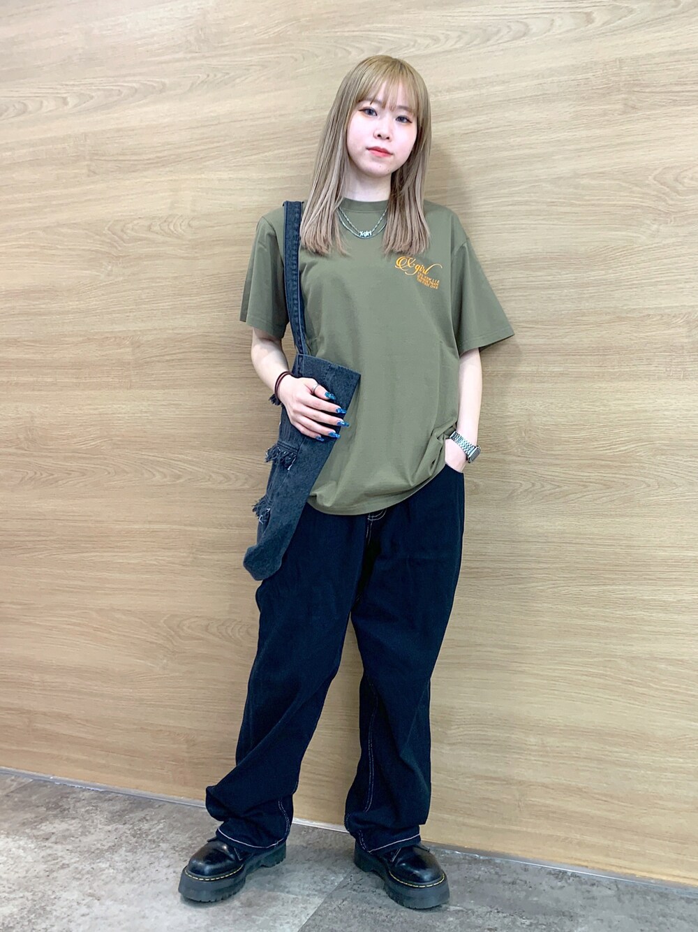 「エックスガール、x-girl、x-girl_ootd、夏、夏コーデ、ストリート、カジュアルコーデ、ワイドテーパードパンツ」｜「X-girlのRIPPED FACE LOGO S/S TEE（Tシャツ/カットソー、グリーン系）」を使った、古内 麻衣さん（レディース・157cm）の春コーディネートの1枚目の写真