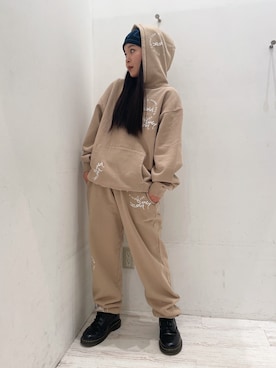 「エクストララージ」｜「アイテム（スウェットパンツ）」を使った、理子さん（レディース・152cm）の冬コーディネート