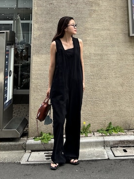 「WILLOW（ウィロー）の【willow】スラブ裏毛裾ドロストオールインワン（サロペット/オーバーオール、ブラック系）」を使った、yunaさん（レディース・153cm）の夏コーディネート