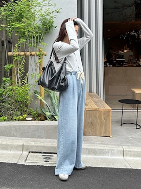 「CIAOPANIC TYPY（チャオパニックティピー）の【yomo企画】チャーム付きワンハンドルベルトデザインバック（トートバッグ、ブラック系）」を使った、yunaさん（レディース・153cm）の春コーディネート