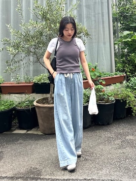 「CIAOPANIC TYPY（チャオパニックティピー）の【yomo企画】チャーム付きワンハンドルベルトデザインバック（トートバッグ、ブラック系）」を使った、yunaさん（レディース・153cm）の春コーディネート