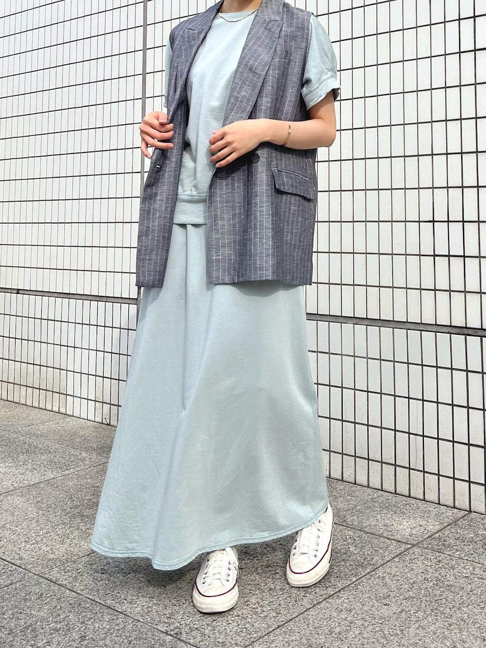 「オトナカジュアル、初夏コーデ、オトナカワイイ、オトナ女子、ラクチンコーデ、夏服、夏ファッション、リラックススタイル、おしゃれさんと繋がりたい、ラフコーデ、ワントーンコーデ、ノンブルアンペール、トラッド、トラッドスタイル、ワンピーススタイル」｜「NOMBRE IMPAIRのリヨセル綿ライトスウェット　セミフレアスカート（スカート、ブルー系）」を使った、kameda.さん（レディース・159cm）の夏コーディネートの1枚目の写真